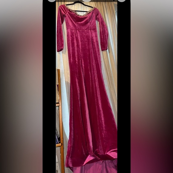 Faeriesty Dresses & Skirts - Elegant Velvet Long Sleeve Dress in Pink